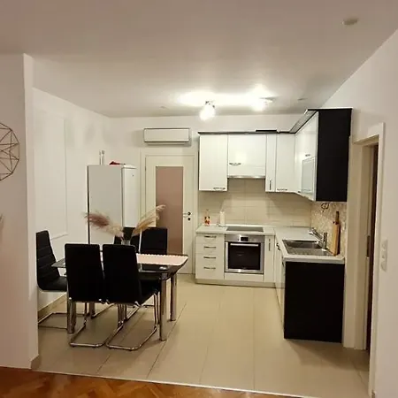 아파트 Comfortable Two Bedroom *
