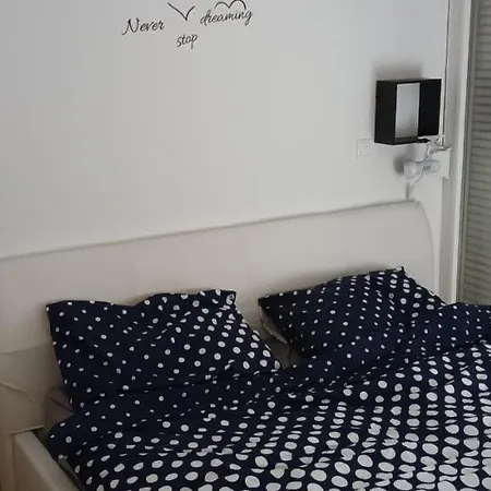 Comfortable Two Bedroom 아파트